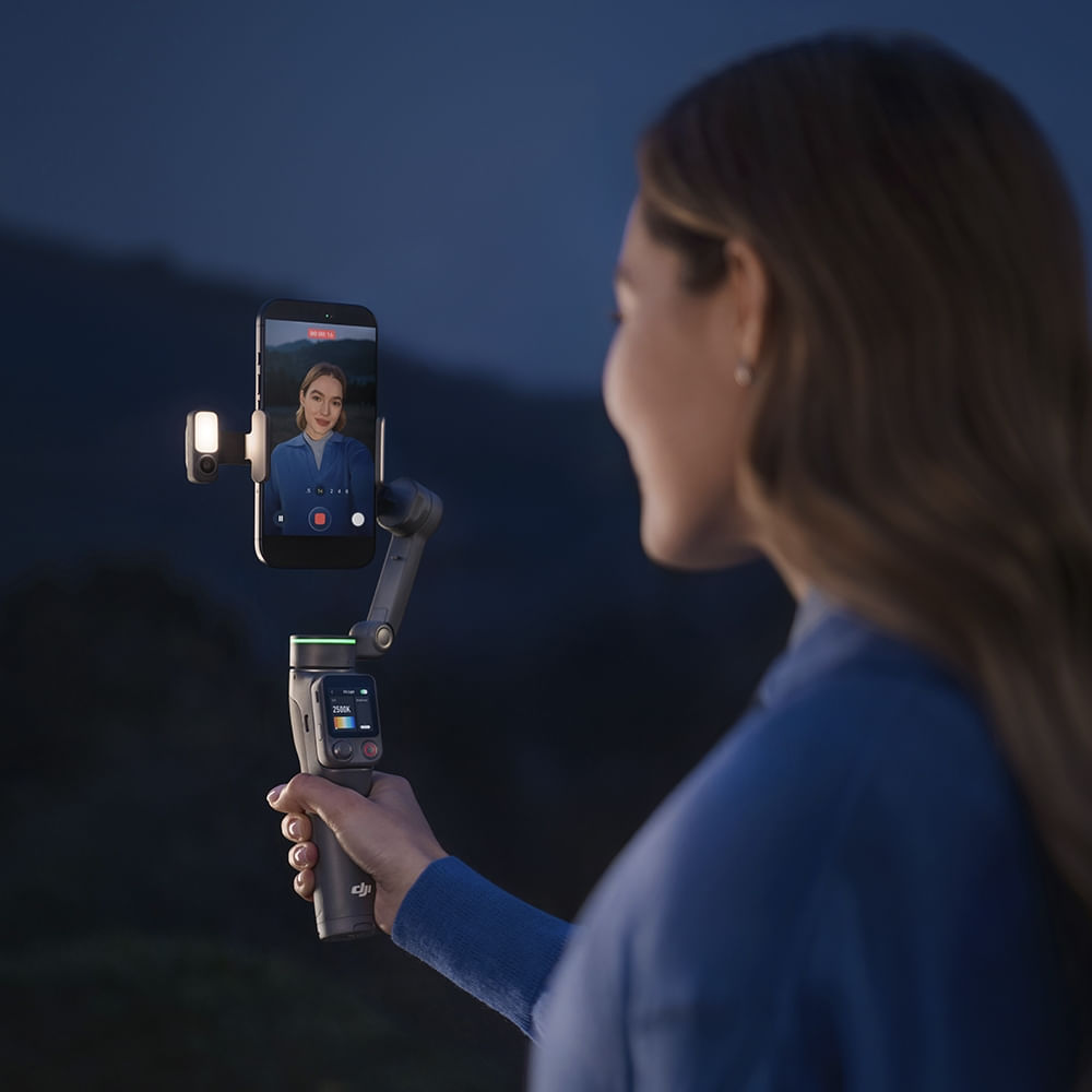 Vista complementar do estabilizador DJI Osmo Mobile 8P